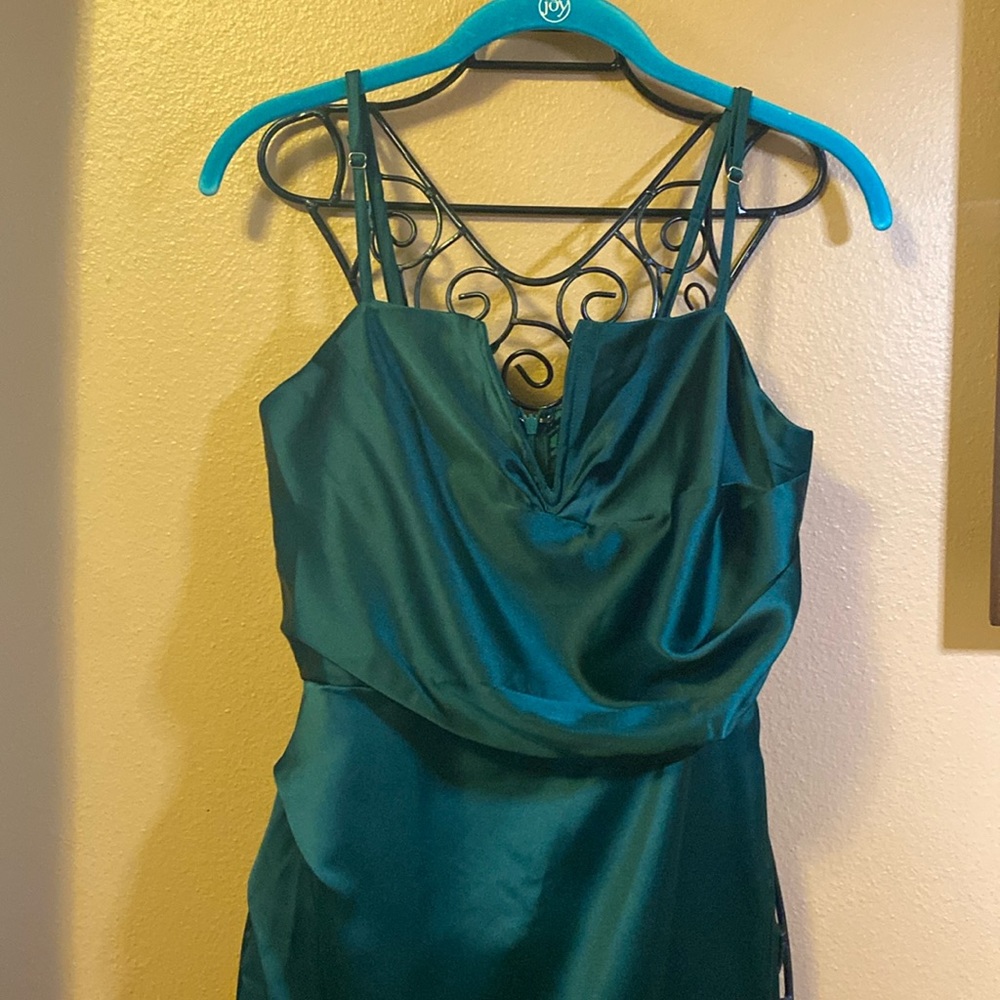 Lulus emerald green satiny dress with spaghetti straps
